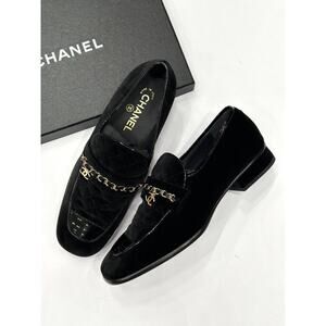 NWOB Chanel Black Suede Loafers Sz.41